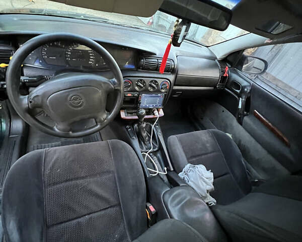 Зелений Опель Омега, об'ємом двигуна 2 л та пробігом 300 тис. км за 1700 $, фото 8 на Automoto.ua