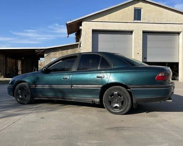 Зеленый Опель Омега, объемом двигателя 2 л и пробегом 300 тыс. км за 1800 $, фото 3 на Automoto.ua