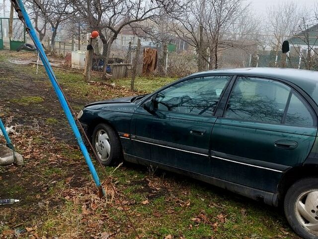 Зеленый Опель Омега, объемом двигателя 2.5 л и пробегом 370 тыс. км за 1050 $, фото 5 на Automoto.ua