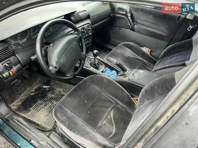 Зеленый Опель Омега, объемом двигателя 2 л и пробегом 350 тыс. км за 1500 $, фото 16 на Automoto.ua
