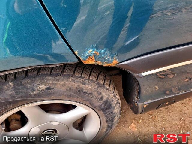 Зеленый Опель Омега, объемом двигателя 2 л и пробегом 350 тыс. км за 2100 $, фото 9 на Automoto.ua