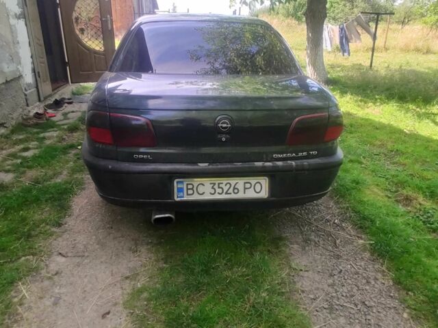 Зелений Опель Омега, об'ємом двигуна 2.5 л та пробігом 485 тис. км за 1800 $, фото 3 на Automoto.ua