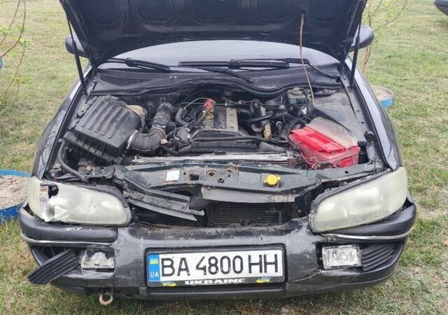 Зеленый Опель Омега, объемом двигателя 2 л и пробегом 300 тыс. км за 1350 $, фото 2 на Automoto.ua
