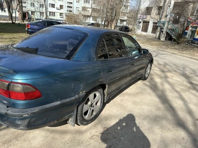 Зеленый Опель Омега, объемом двигателя 2 л и пробегом 302 тыс. км за 3000 $, фото 4 на Automoto.ua