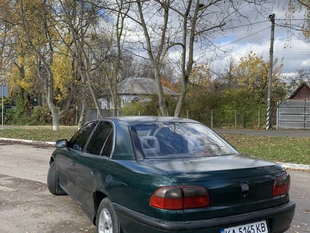 Зелений Опель Омега, об'ємом двигуна 2 л та пробігом 250 тис. км за 1300 $, фото 2 на Automoto.ua
