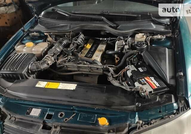 Зеленый Опель Омега, объемом двигателя 2 л и пробегом 268 тыс. км за 2500 $, фото 6 на Automoto.ua