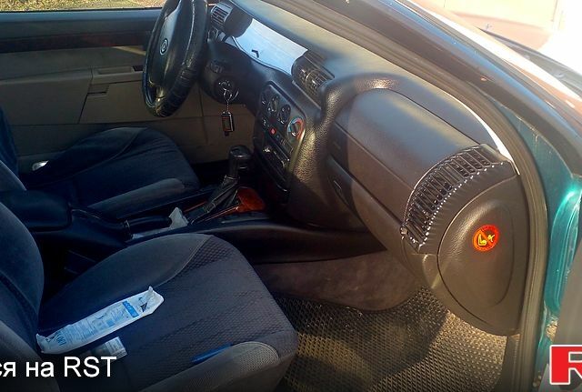 Зеленый Опель Омега, объемом двигателя 20 л и пробегом 413 тыс. км за 1670 $, фото 5 на Automoto.ua