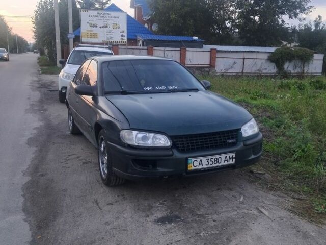 Зеленый Опель Омега, объемом двигателя 2 л и пробегом 390 тыс. км за 400 $, фото 3 на Automoto.ua