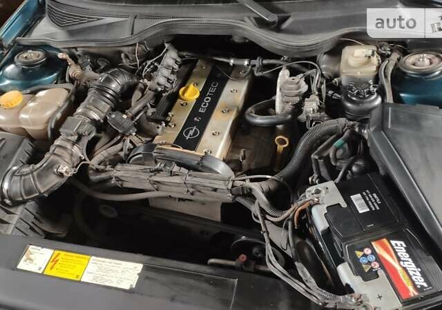 Зеленый Опель Омега, объемом двигателя 2 л и пробегом 268 тыс. км за 2500 $, фото 7 на Automoto.ua