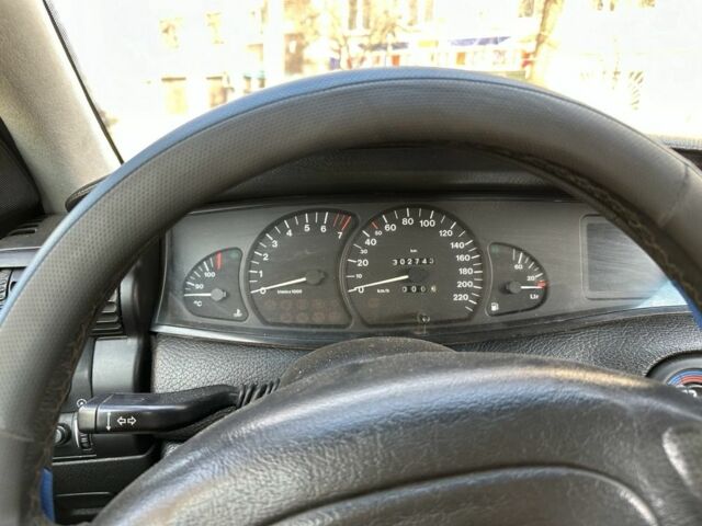 Зеленый Опель Омега, объемом двигателя 2 л и пробегом 302 тыс. км за 3000 $, фото 6 на Automoto.ua