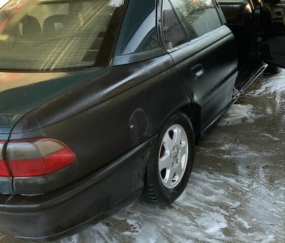 Зеленый Опель Омега, объемом двигателя 2 л и пробегом 3 тыс. км за 1500 $, фото 3 на Automoto.ua