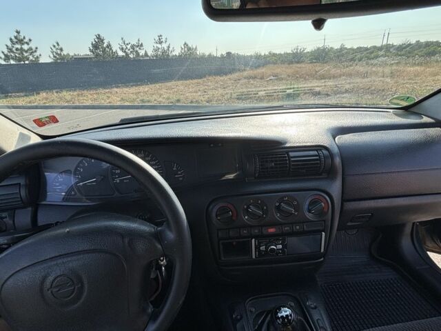 Зеленый Опель Омега, объемом двигателя 2.5 л и пробегом 300 тыс. км за 2500 $, фото 13 на Automoto.ua