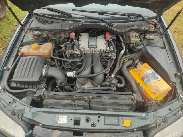 Зеленый Опель Омега, объемом двигателя 2.5 л и пробегом 140 тыс. км за 1100 $, фото 2 на Automoto.ua