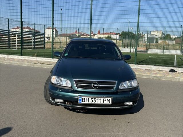 Зеленый Опель Омега, объемом двигателя 2.5 л и пробегом 300 тыс. км за 2500 $, фото 1 на Automoto.ua