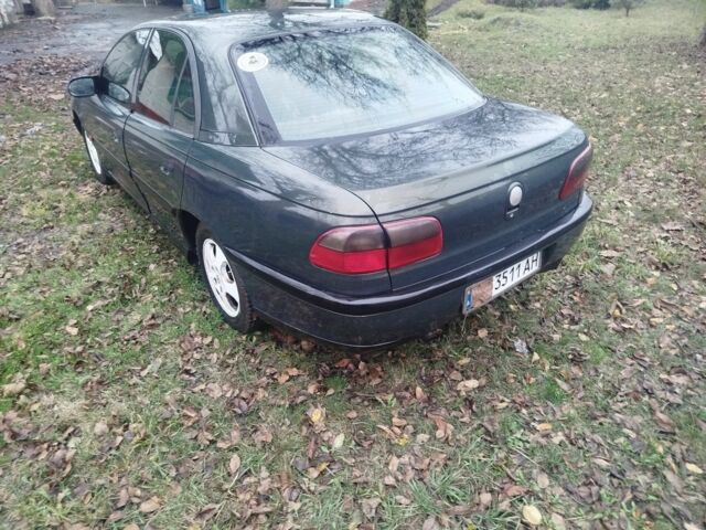 Зеленый Опель Омега, объемом двигателя 2 л и пробегом 355 тыс. км за 1300 $, фото 4 на Automoto.ua