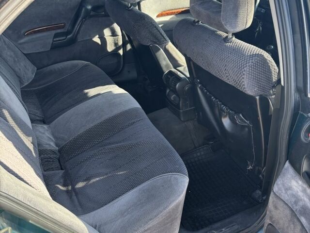 Зеленый Опель Омега, объемом двигателя 2.5 л и пробегом 300 тыс. км за 2500 $, фото 11 на Automoto.ua