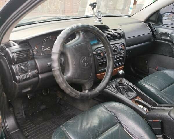 Зеленый Опель Омега, объемом двигателя 2.5 л и пробегом 400 тыс. км за 2150 $, фото 7 на Automoto.ua