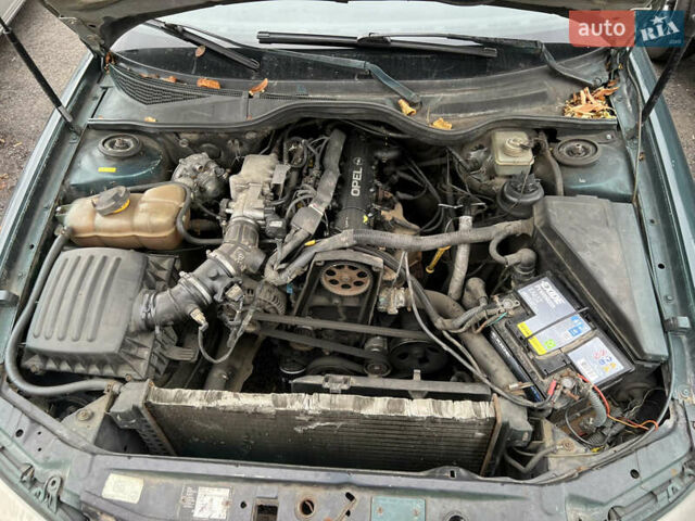 Зеленый Опель Омега, объемом двигателя 2 л и пробегом 350 тыс. км за 1500 $, фото 11 на Automoto.ua