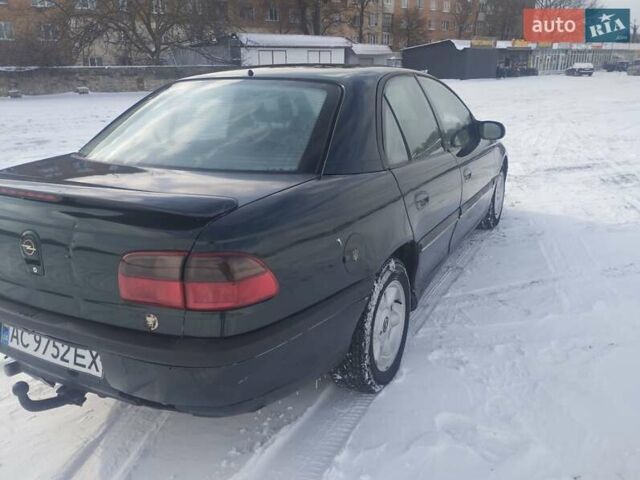Зеленый Опель Омега, объемом двигателя 1.8 л и пробегом 350 тыс. км за 1600 $, фото 3 на Automoto.ua