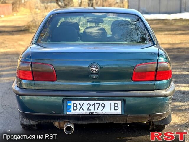 Зелений Опель Омега, об'ємом двигуна 2 л та пробігом 400 тис. км за 1700 $, фото 3 на Automoto.ua