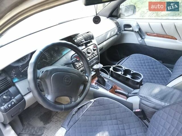 Зеленый Опель Омега, объемом двигателя 2.5 л и пробегом 334 тыс. км за 1800 $, фото 11 на Automoto.ua