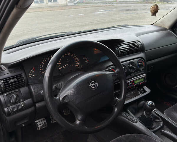 Зелений Опель Омега, об'ємом двигуна 2 л та пробігом 230 тис. км за 1400 $, фото 8 на Automoto.ua