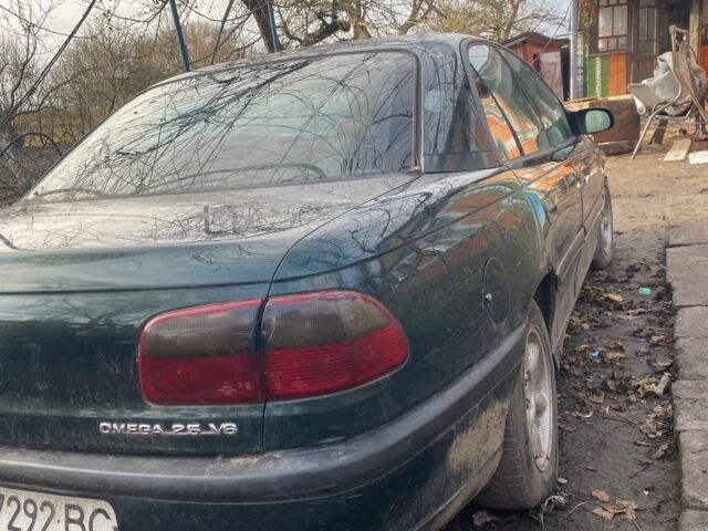 Зеленый Опель Омега, объемом двигателя 2.5 л и пробегом 20 тыс. км за 1763 $, фото 3 на Automoto.ua