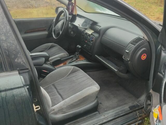 Зеленый Опель Омега, объемом двигателя 2.5 л и пробегом 140 тыс. км за 1100 $, фото 6 на Automoto.ua