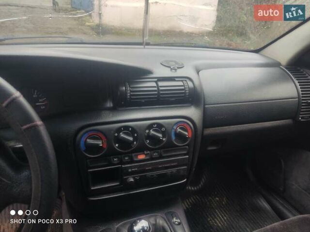 Зеленый Опель Омега, объемом двигателя 2 л и пробегом 320 тыс. км за 2178 $, фото 7 на Automoto.ua