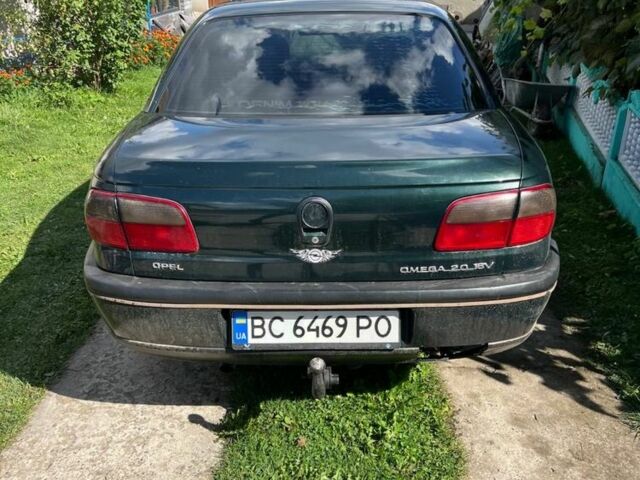 Зеленый Опель Омега, объемом двигателя 2 л и пробегом 420 тыс. км за 1600 $, фото 3 на Automoto.ua