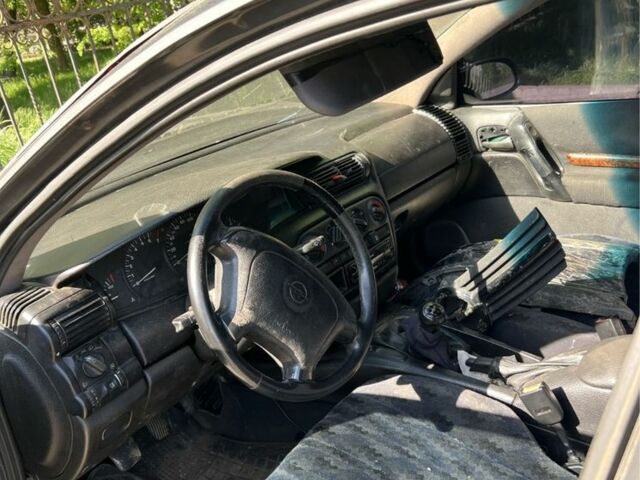 Зеленый Опель Омега, объемом двигателя 2 л и пробегом 400 тыс. км за 600 $, фото 8 на Automoto.ua