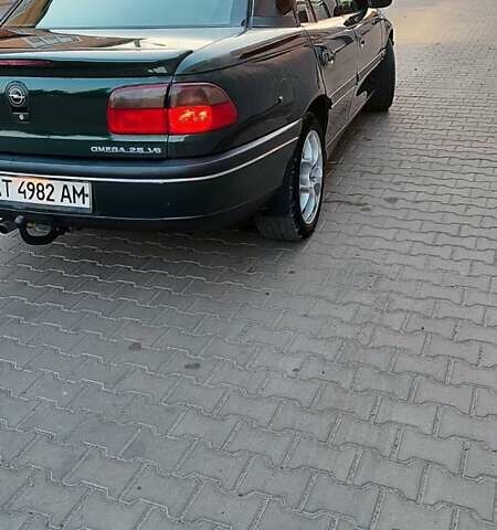 Зелений Опель Омега, об'ємом двигуна 2.6 л та пробігом 269 тис. км за 2500 $, фото 7 на Automoto.ua