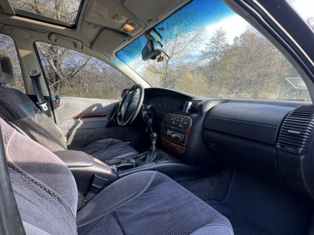 Зеленый Опель Омега, объемом двигателя 2.5 л и пробегом 333 тыс. км за 2300 $, фото 5 на Automoto.ua