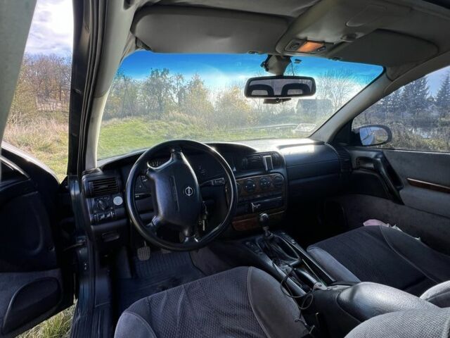 Зеленый Опель Омега, объемом двигателя 2.5 л и пробегом 333 тыс. км за 2300 $, фото 7 на Automoto.ua