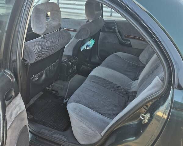 Зеленый Опель Омега, объемом двигателя 2.6 л и пробегом 270 тыс. км за 2500 $, фото 12 на Automoto.ua