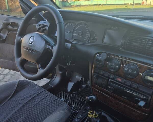 Зеленый Опель Омега, объемом двигателя 2.6 л и пробегом 270 тыс. км за 2500 $, фото 14 на Automoto.ua