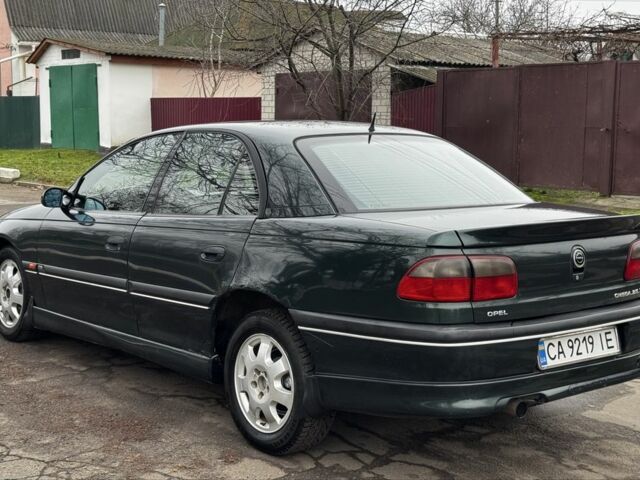 Зеленый Опель Омега, объемом двигателя 2.5 л и пробегом 180 тыс. км за 1499 $, фото 1 на Automoto.ua