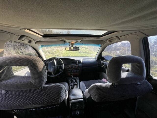 Зеленый Опель Омега, объемом двигателя 2.5 л и пробегом 333 тыс. км за 2300 $, фото 6 на Automoto.ua