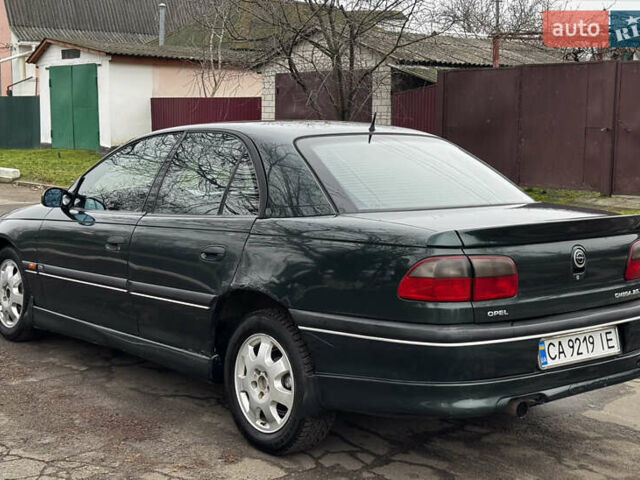 Зеленый Опель Омега, объемом двигателя 2.5 л и пробегом 180 тыс. км за 1499 $, фото 3 на Automoto.ua