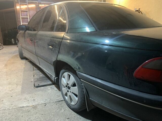 Зеленый Опель Омега, объемом двигателя 2 л и пробегом 37 тыс. км за 1850 $, фото 1 на Automoto.ua