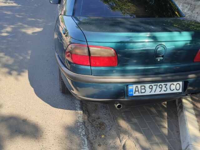 Зеленый Опель Омега, объемом двигателя 2 л и пробегом 200 тыс. км за 2200 $, фото 3 на Automoto.ua