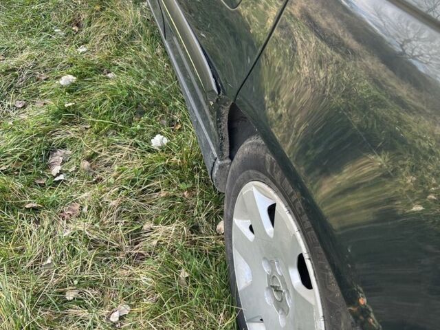 Зеленый Опель Омега, объемом двигателя 2.5 л и пробегом 333 тыс. км за 2300 $, фото 4 на Automoto.ua