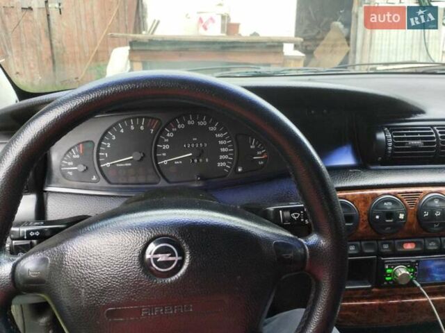 Зеленый Опель Омега, объемом двигателя 2 л и пробегом 423 тыс. км за 1500 $, фото 2 на Automoto.ua