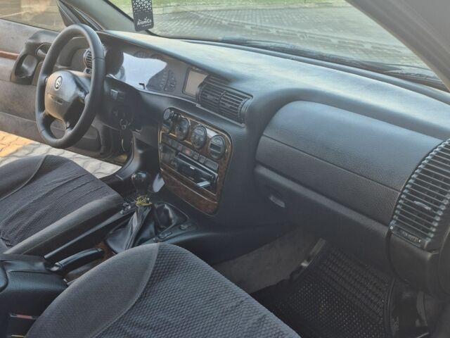 Зеленый Опель Омега, объемом двигателя 0 л и пробегом 270 тыс. км за 2500 $, фото 14 на Automoto.ua