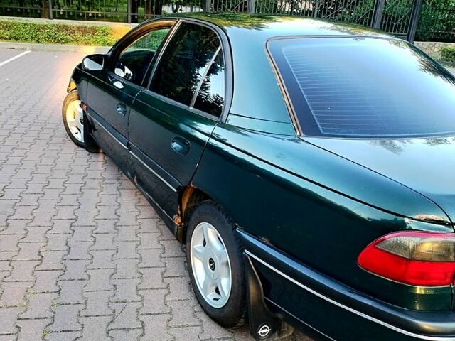 Зелений Опель Омега, об'ємом двигуна 2 л та пробігом 235 тис. км за 1899 $, фото 9 на Automoto.ua