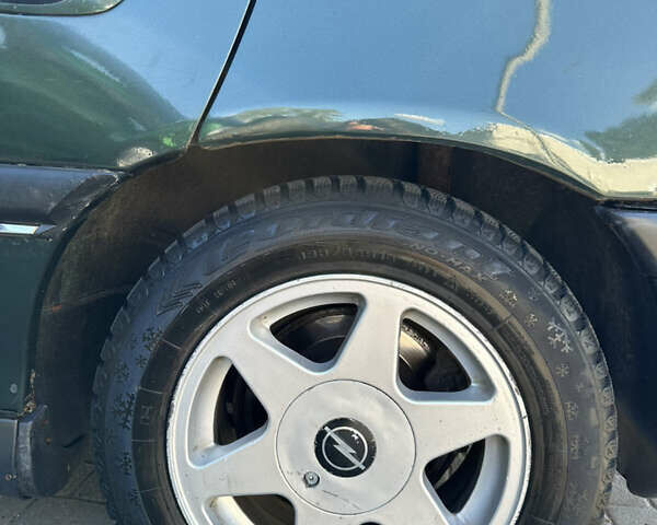 Зелений Опель Омега, об'ємом двигуна 2.5 л та пробігом 380 тис. км за 2250 $, фото 12 на Automoto.ua