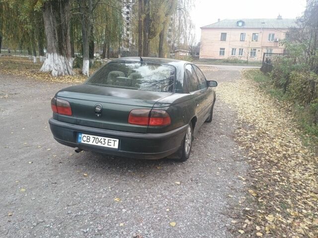 Зеленый Опель Омега, объемом двигателя 2 л и пробегом 375 тыс. км за 2800 $, фото 3 на Automoto.ua