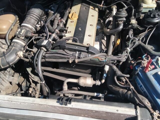 Зелений Опель Омега, об'ємом двигуна 2 л та пробігом 520 тис. км за 2000 $, фото 6 на Automoto.ua