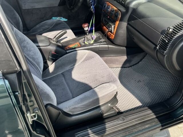 Зеленый Опель Омега, объемом двигателя 2 л и пробегом 240 тыс. км за 3500 $, фото 7 на Automoto.ua