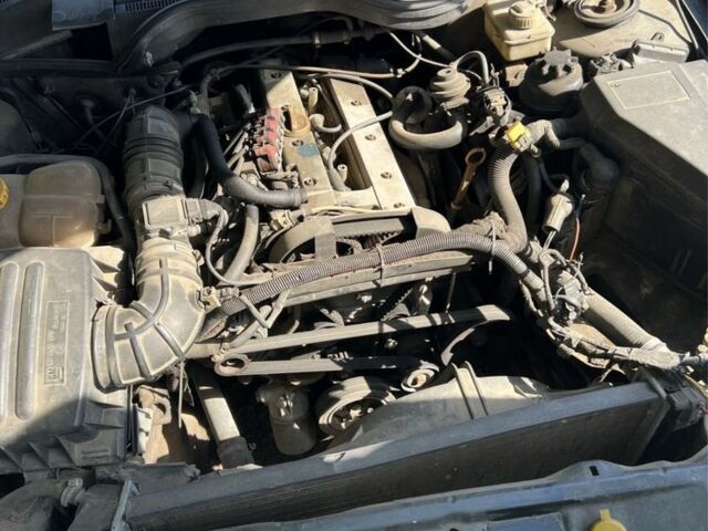 Зеленый Опель Омега, объемом двигателя 2 л и пробегом 400 тыс. км за 600 $, фото 4 на Automoto.ua